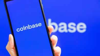 Coinbase Bags Canadian Approval Amid Persistent Regulatory Hurdles in US