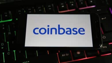 Coinbase to Stop Working With Law Firms Hiring Anti-Crypto SEC Officials, CEO Says