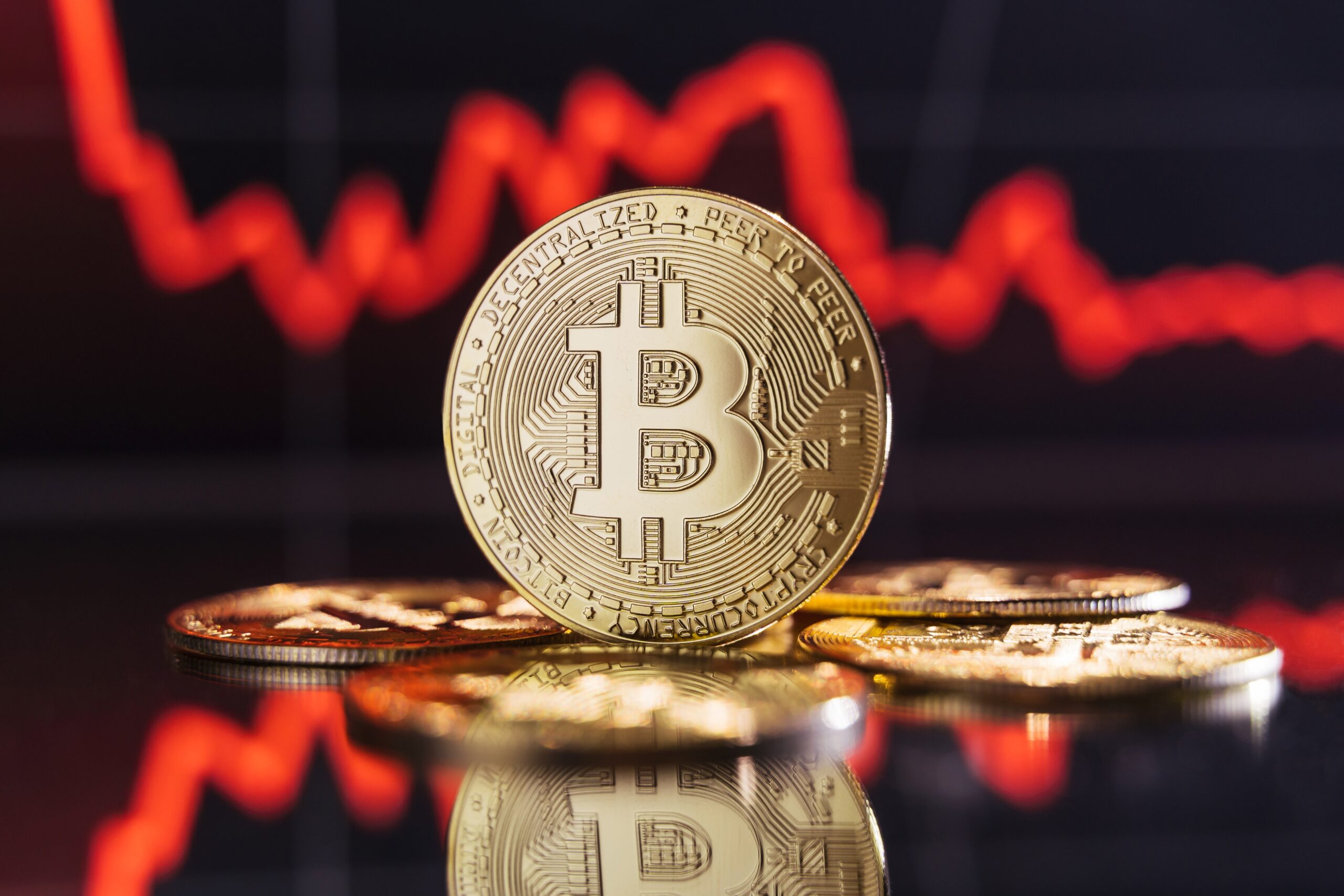 Bitcoin Rises as Tech Earnings Disappoint and ETFs Attract Inflows